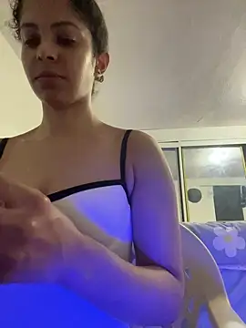 karlatiburcio online show from July 4, 3:52 pm