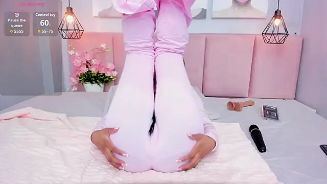 tifannygrey  online show from May 6, 6:34 pm