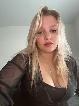 bettyloveu online show from June 3, 4:13 am