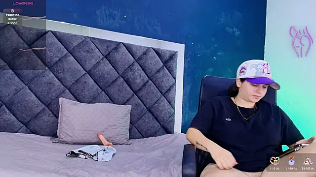 aidanaandvictoria online show from April 15, 1:33 pm