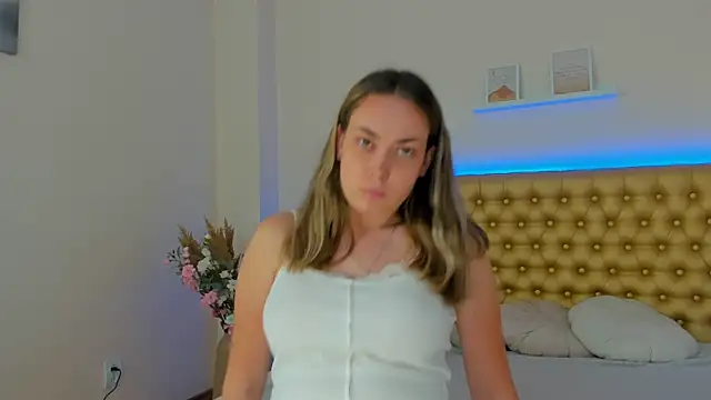 MelanieCuty online show from July 16, 5:34 am