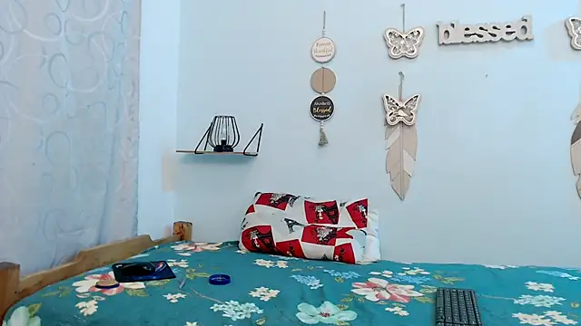 hotlatinaluna23 online show from May 15, 2:42 pm