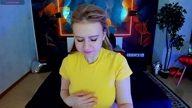 Shiny Liss online show from April 29, 2:37 am