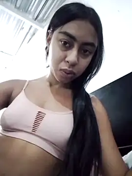 SkinnyLindah online show from March 18, 5:29 pm