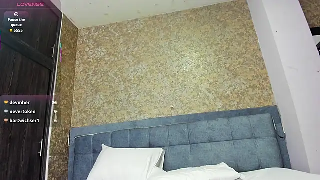 IsaSkinny online show from April 28, 2:27 am