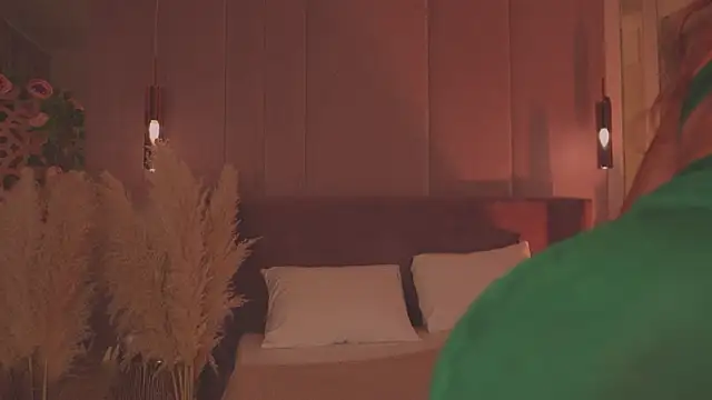 SerenaWest  online show from April 10, 5:52 pm