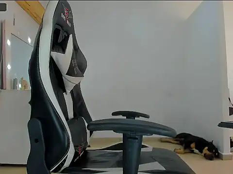 Thaliana Jaramillo online show from April 2, 5:32 pm