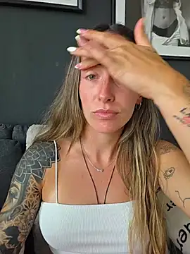 NicoleKaiser online show from May 31, 4:02 pm
