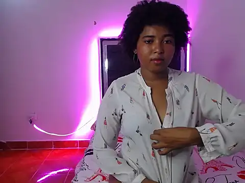 carmen2385 online show from March 18, 6:35 pm