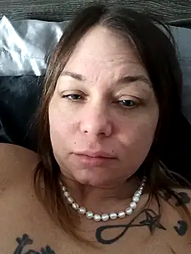 Couple qc online show from March 28, 2:05 pm