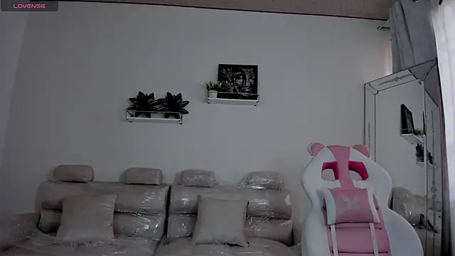 april smiith1 online show from April 23, 12:29 pm