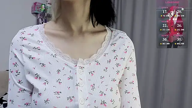 Layla Muur online show from June 7, 3:41 pm