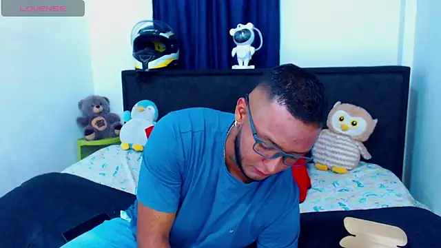 MascTyler online show from April 23, 9:06 pm