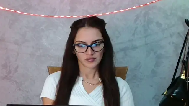 RoxiCherry online show from June 26, 6:47 am