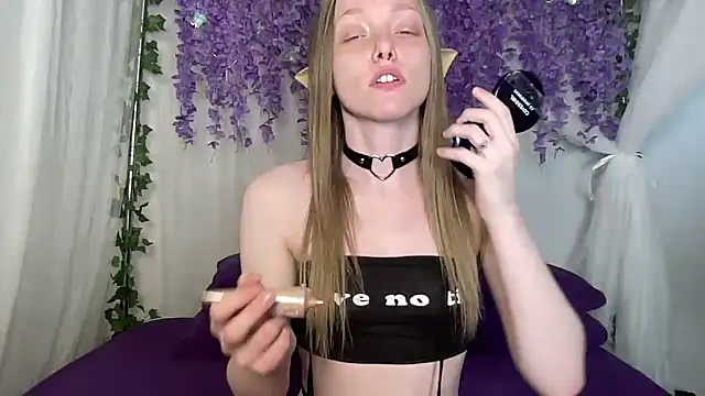ElfGirlAna online show from May 11, 2:41 pm
