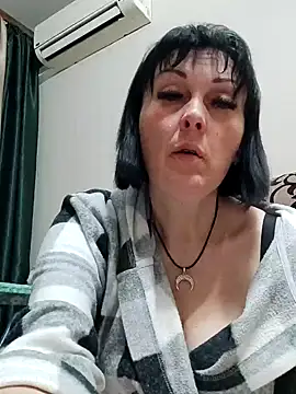 HelgaDennis online show from April 23, 8:33 pm