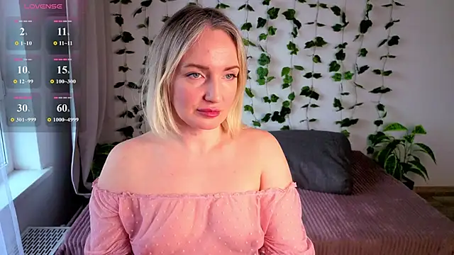 MonikFoxi online show from May 4, 4:27 am