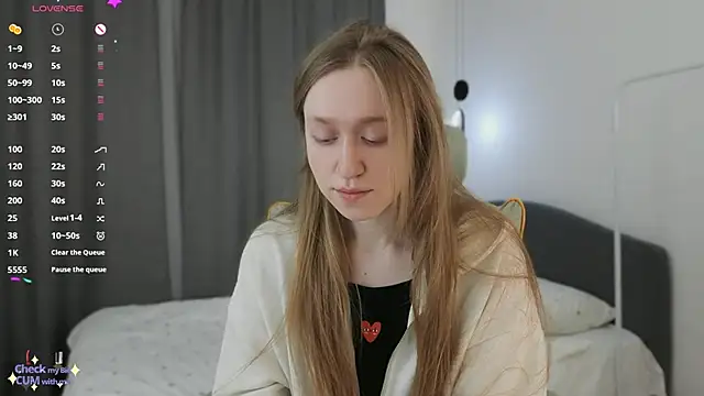 mowalova online show from May 10, 6:43 pm