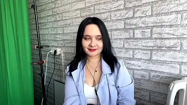 NinaMenees online show from March 26, 6:59 am