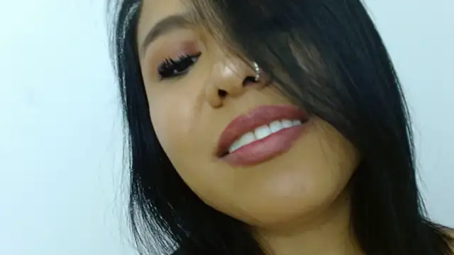 alessialux online show from June 3, 2:33 pm