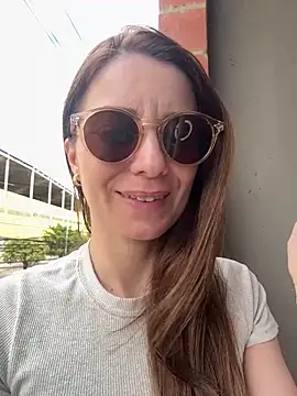 natashakinski online show from May 29, 7:01 pm