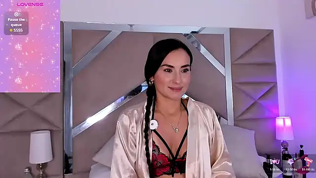 velvetlunaa  online show from June 24, 1:43 pm