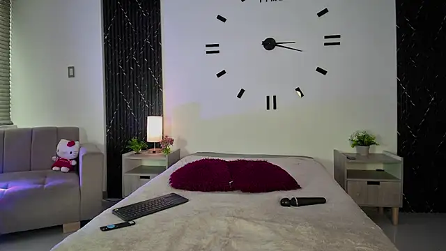 aurora petitee online show from June 6, 1:28 pm