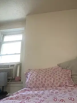 DaddysLiLNaughtyWife online show from April 11, 9:07 pm