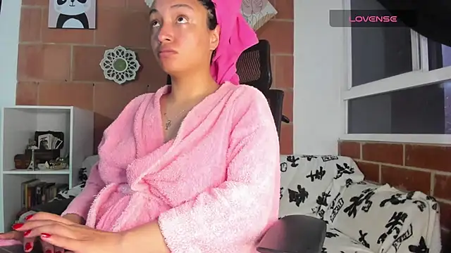 mia lovea online show from March 24, 10:53 am