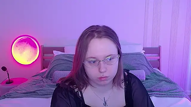 SelenaLily online show from April 5, 3:00 pm