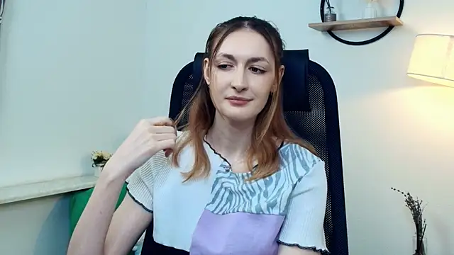 LoraLanett online show from April 22, 10:34 am