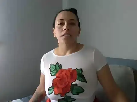 divina85 online show from June 13, 8:28 pm