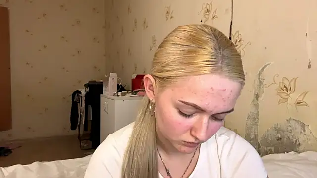 Sophia Blonde online show from April 5, 4:39 pm