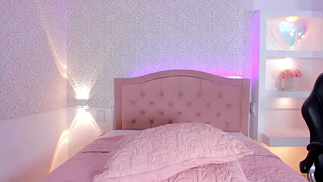 layla-Play online show from June 11, 12:32 am
