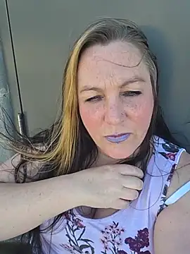 Queenemerald online show from July 8, 10:45 pm