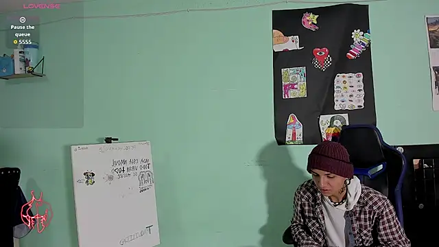 TYLERhHOT2005 online show from May 7, 7:28 pm