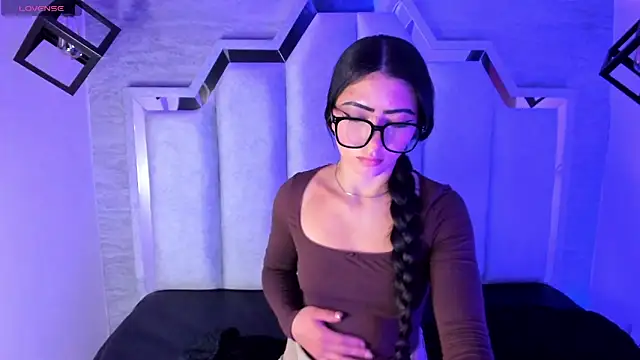 Vyoleett online show from March 26, 2:52 pm