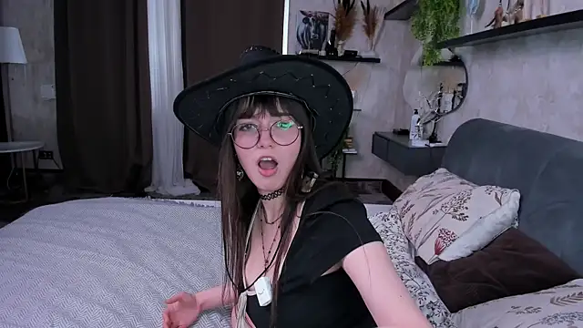 LaelIvie online show from April 25, 1:41 pm