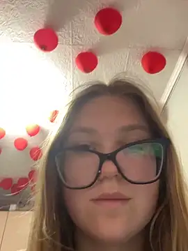 MissAuroraX online show from April 2, 3:31 pm