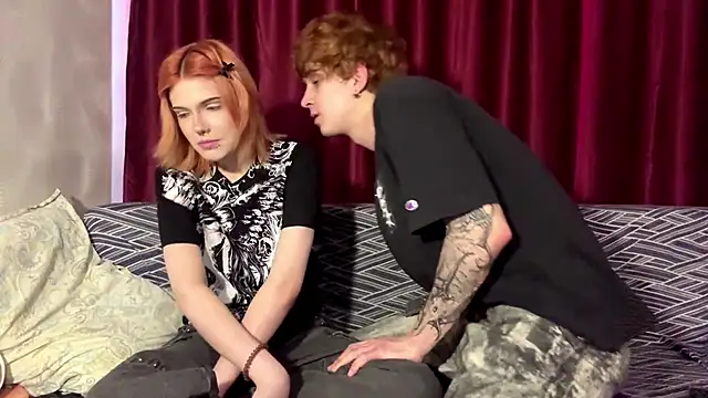 DreamyPair online show from April 16, 8:25 am