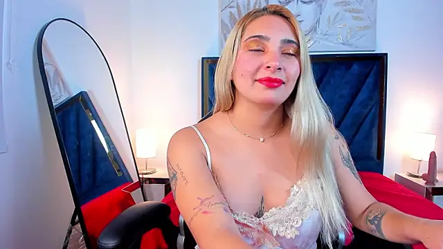 Catalina Osorio online show from May 18, 12:00 pm