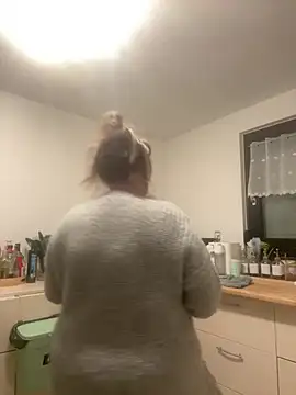 Tinchen Milf online show from April 8, 7:38 pm