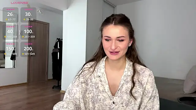 HallieHollo online show from May 29, 11:08 am