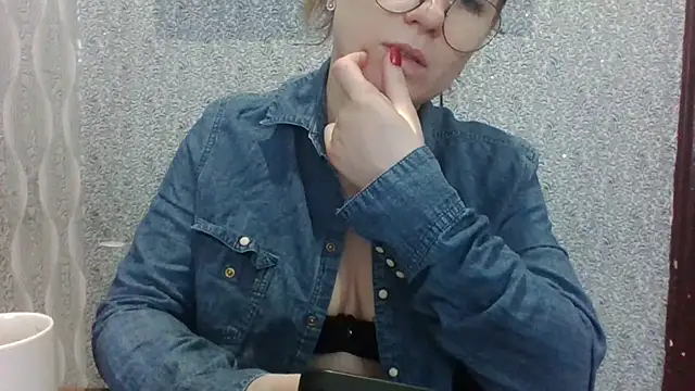 BlackCherry8888 online show from April 13, 6:47 am