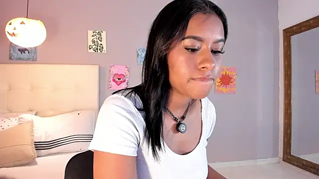 Melaniaa Roussee online show from July 7, 7:27 pm