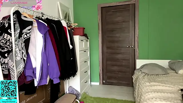 MadalynNosel online show from May 27, 7:05 am