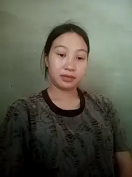 lucynguyen2 online show from April 2, 9:40 am