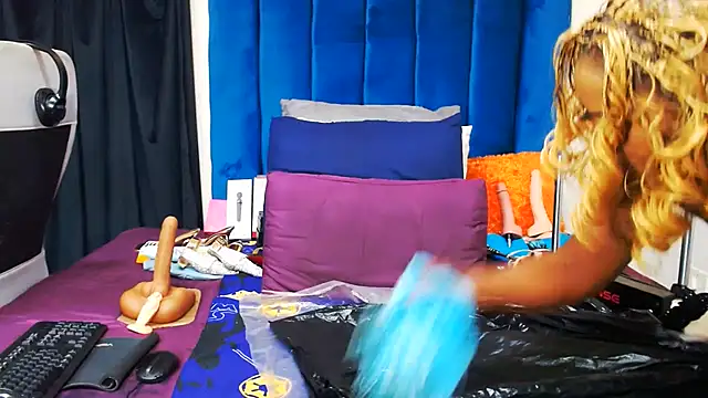 Freakyslut-39 online show from July 14, 10:21 am