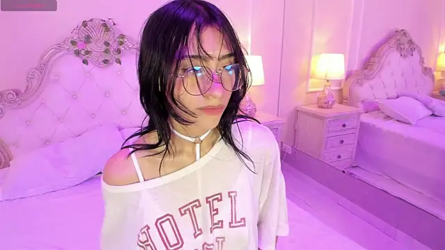 EstherValliere online show from April 11, 1:26 pm