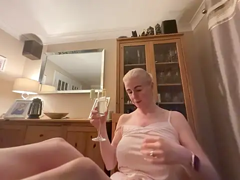 Laylaskyexx online show from May 25, 9:14 pm